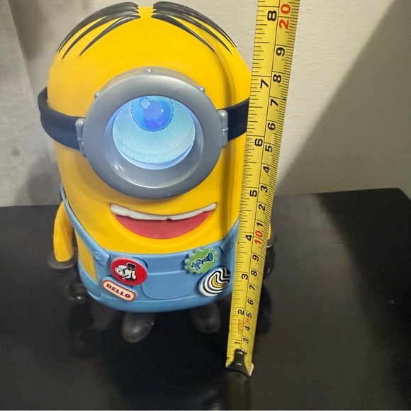 Minions 2019 The Rise Of Gru Real Live Stuart 8" Sound Animated Eye WORKS - Picture 7 of 7